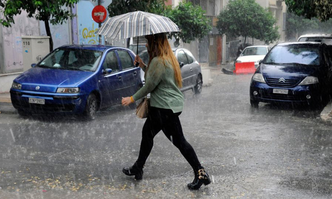Επιδείνωση του καιρού με βροχές και καταιγίδες στη Θεσσαλία